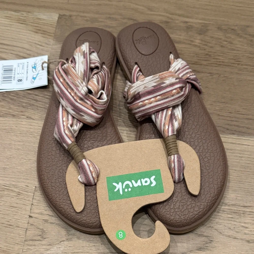Sanuk Women's Brown Sandals with Patterned Straps size 8 NWT - Picture 4 of 4